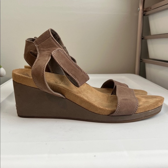 Lucky Brand Tan Leather Sandals - Picture 3 of 8